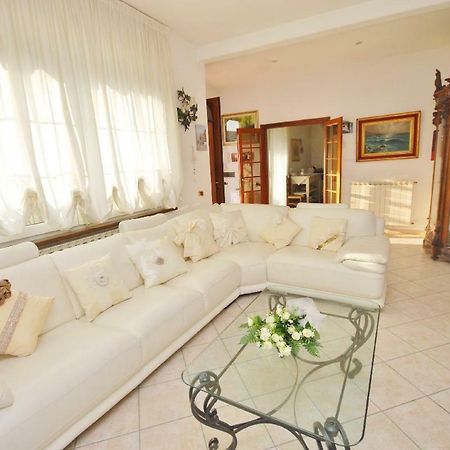 Raffinato Attico Vicino Al Mare Con Solarium Lido Di Camaiore Exterior foto