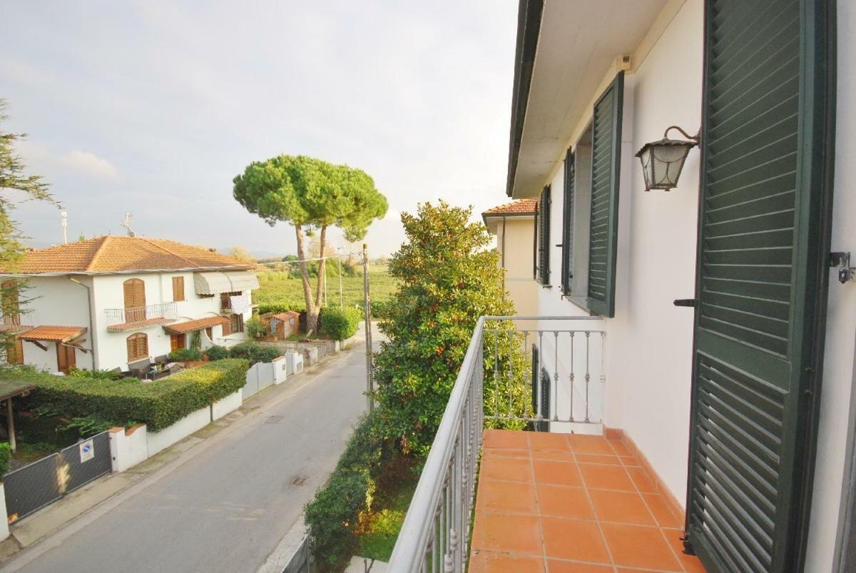 Raffinato Attico Vicino Al Mare Con Solarium Lido Di Camaiore Exterior foto