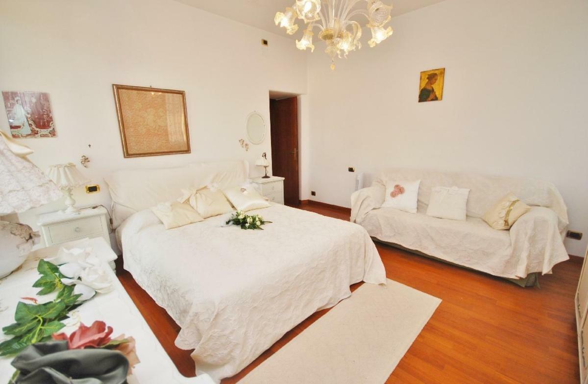 Raffinato Attico Vicino Al Mare Con Solarium Lido Di Camaiore Exterior foto