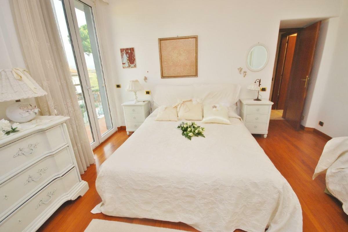 Raffinato Attico Vicino Al Mare Con Solarium Lido Di Camaiore Exterior foto
