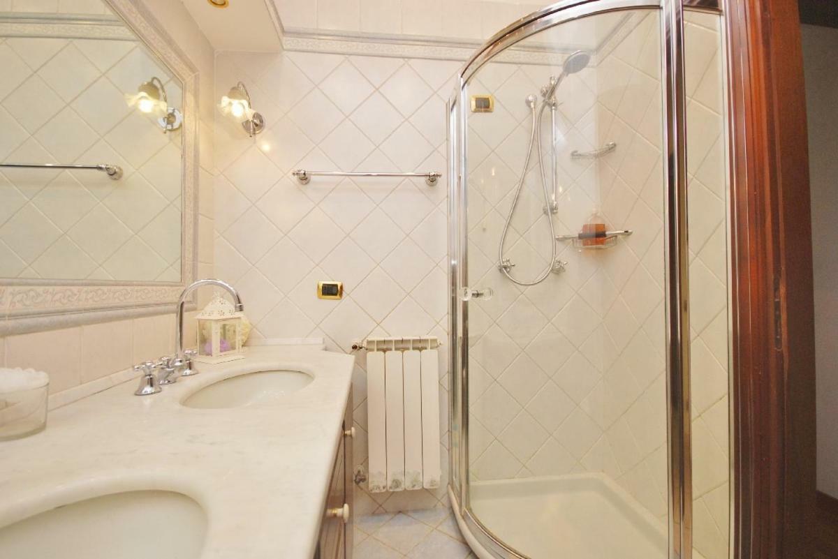 Raffinato Attico Vicino Al Mare Con Solarium Lido Di Camaiore Exterior foto