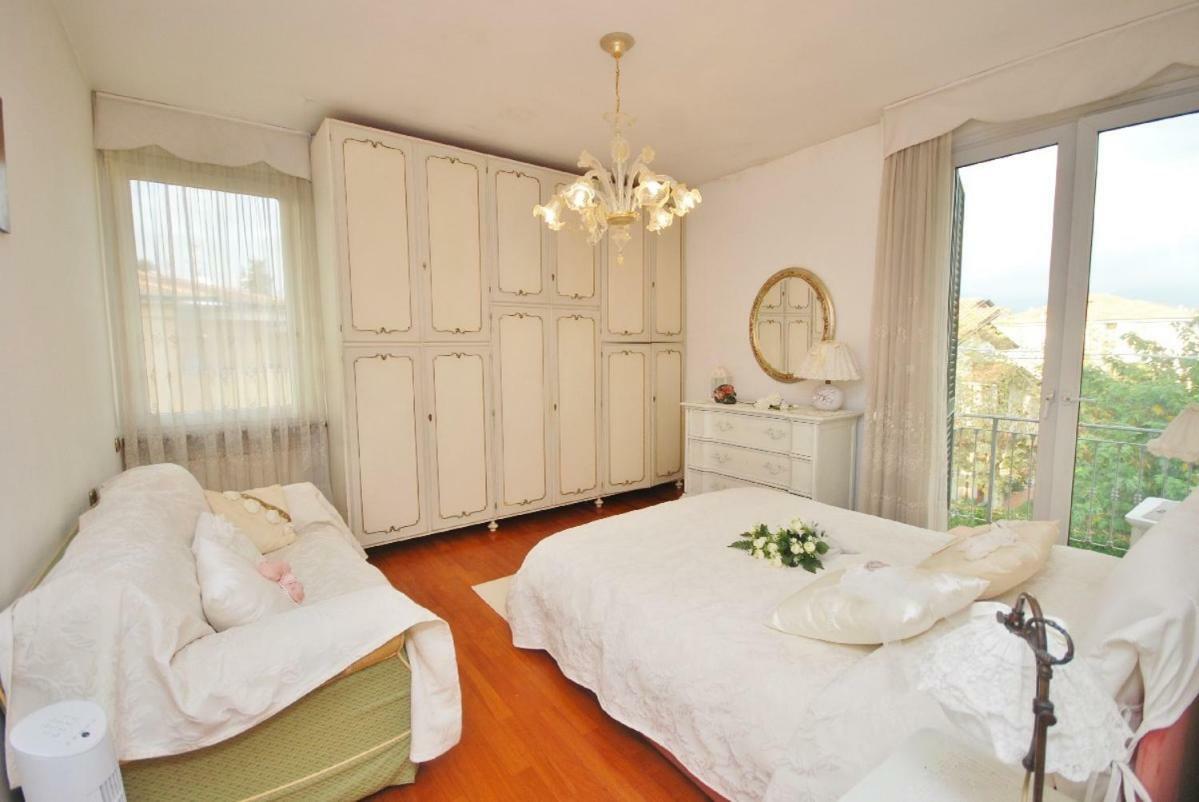 Raffinato Attico Vicino Al Mare Con Solarium Lido Di Camaiore Exterior foto