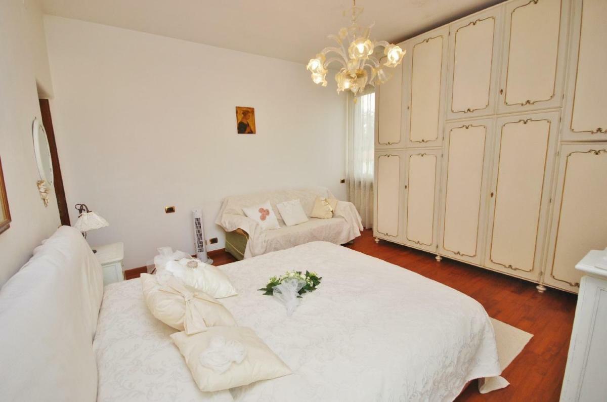 Raffinato Attico Vicino Al Mare Con Solarium Lido Di Camaiore Exterior foto