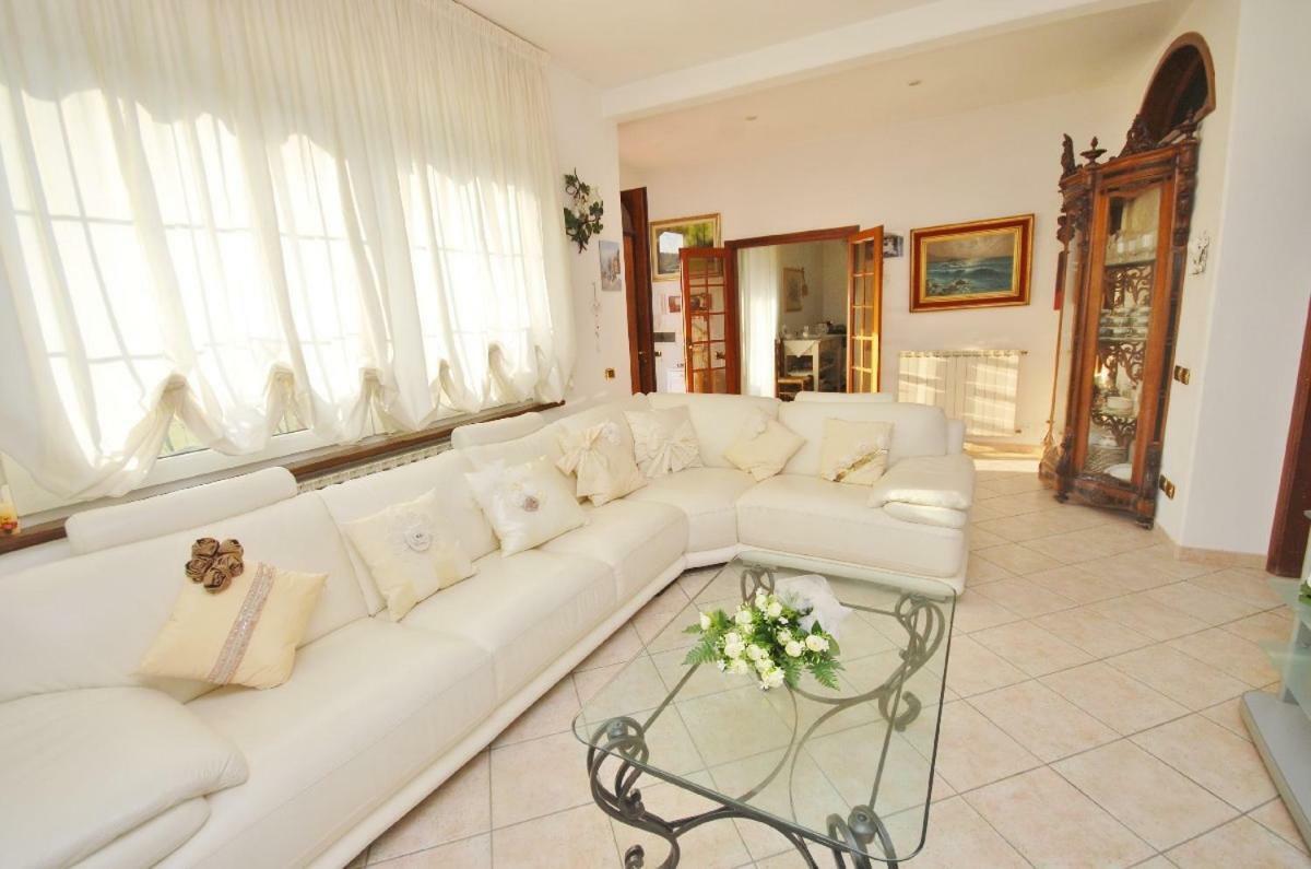 Raffinato Attico Vicino Al Mare Con Solarium Lido Di Camaiore Exterior foto