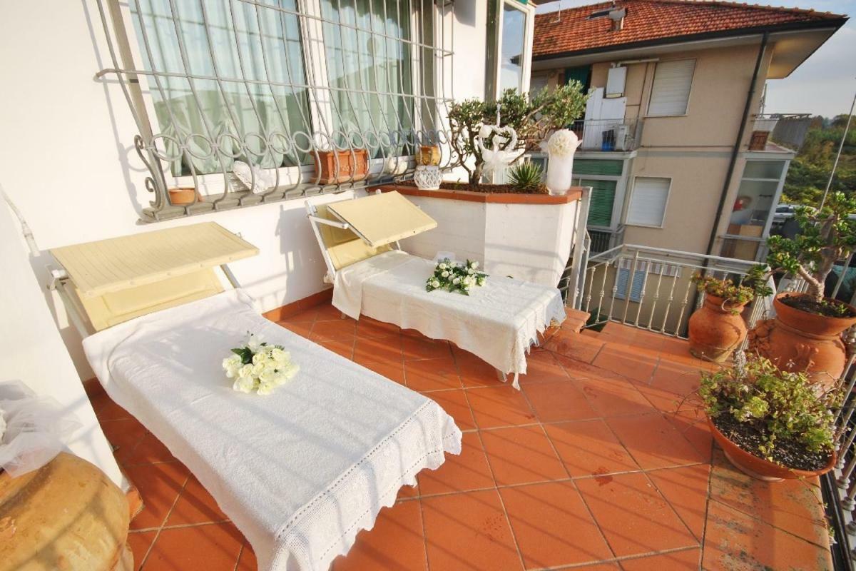 Raffinato Attico Vicino Al Mare Con Solarium Lido Di Camaiore Exterior foto