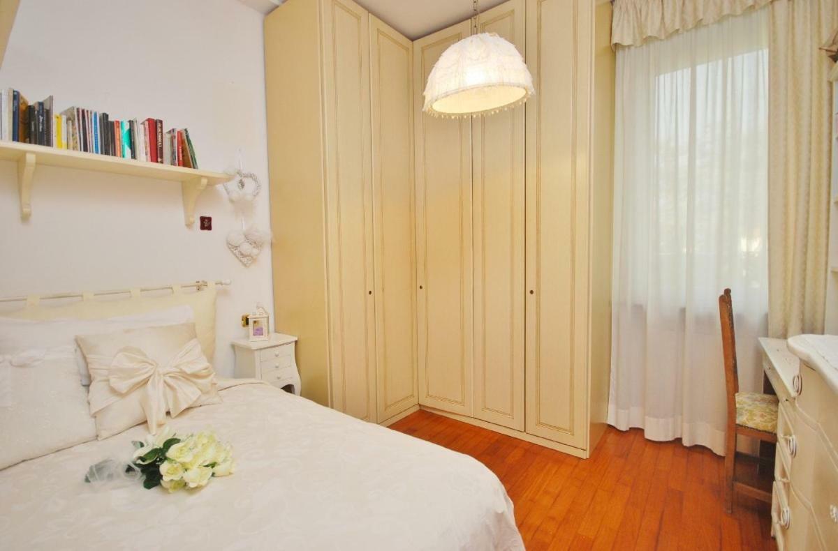 Raffinato Attico Vicino Al Mare Con Solarium Lido Di Camaiore Exterior foto