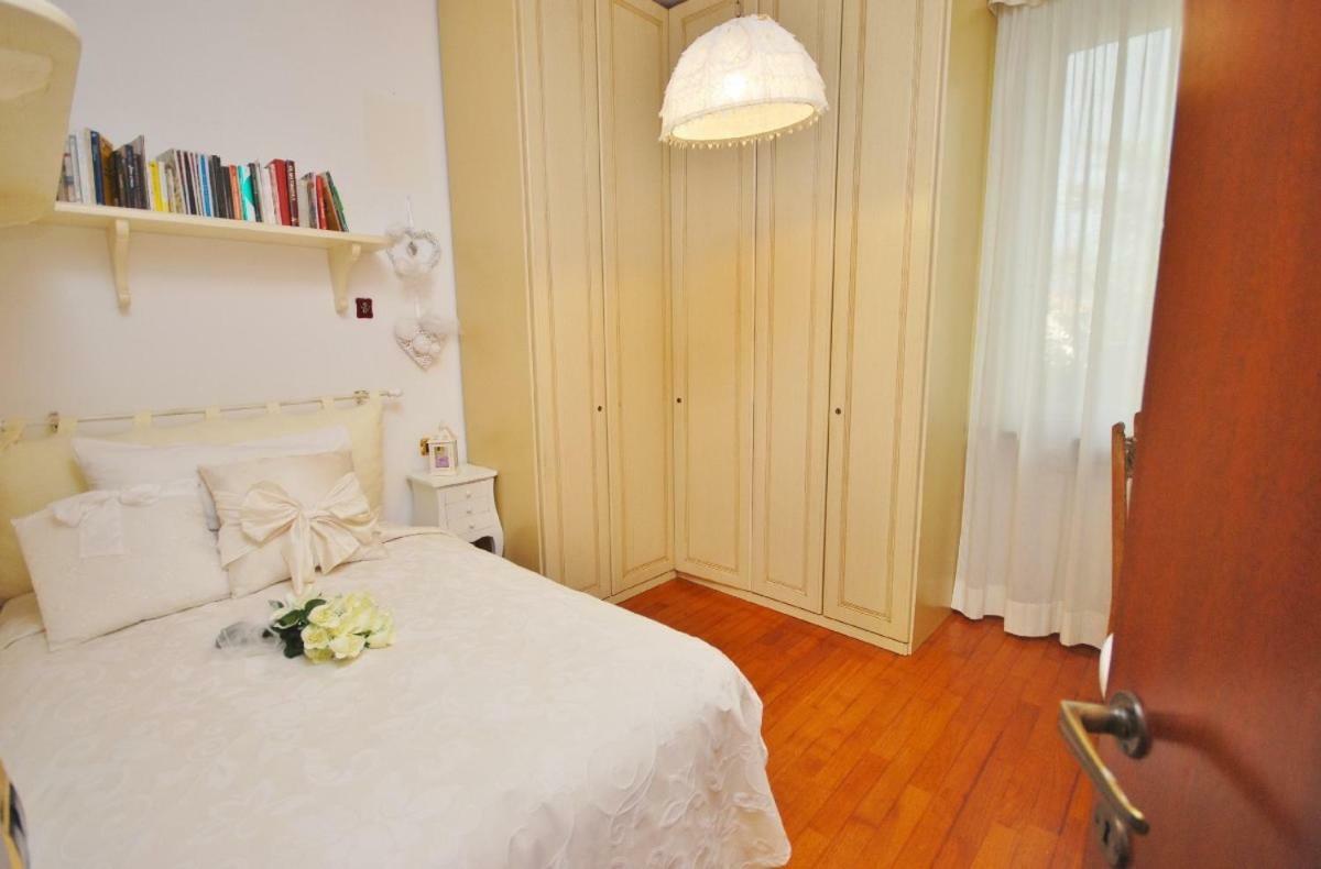Raffinato Attico Vicino Al Mare Con Solarium Lido Di Camaiore Exterior foto