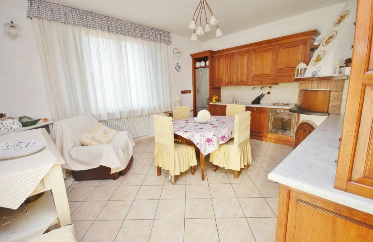 Raffinato Attico Vicino Al Mare Con Solarium Lido Di Camaiore Exterior foto