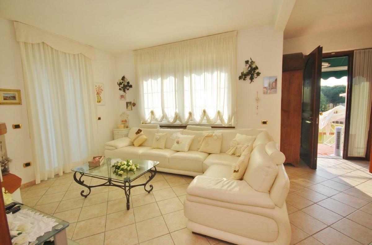 Raffinato Attico Vicino Al Mare Con Solarium Lido Di Camaiore Exterior foto