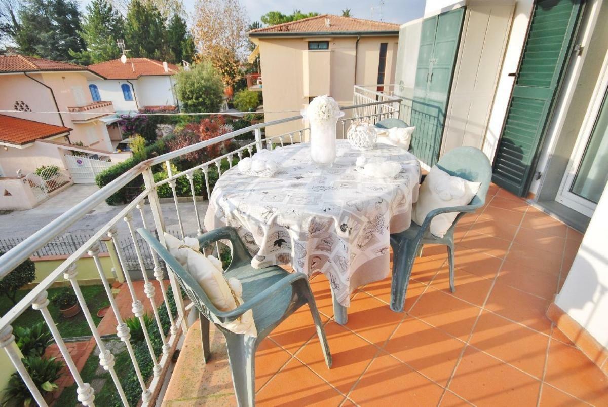 Raffinato Attico Vicino Al Mare Con Solarium Lido Di Camaiore Exterior foto