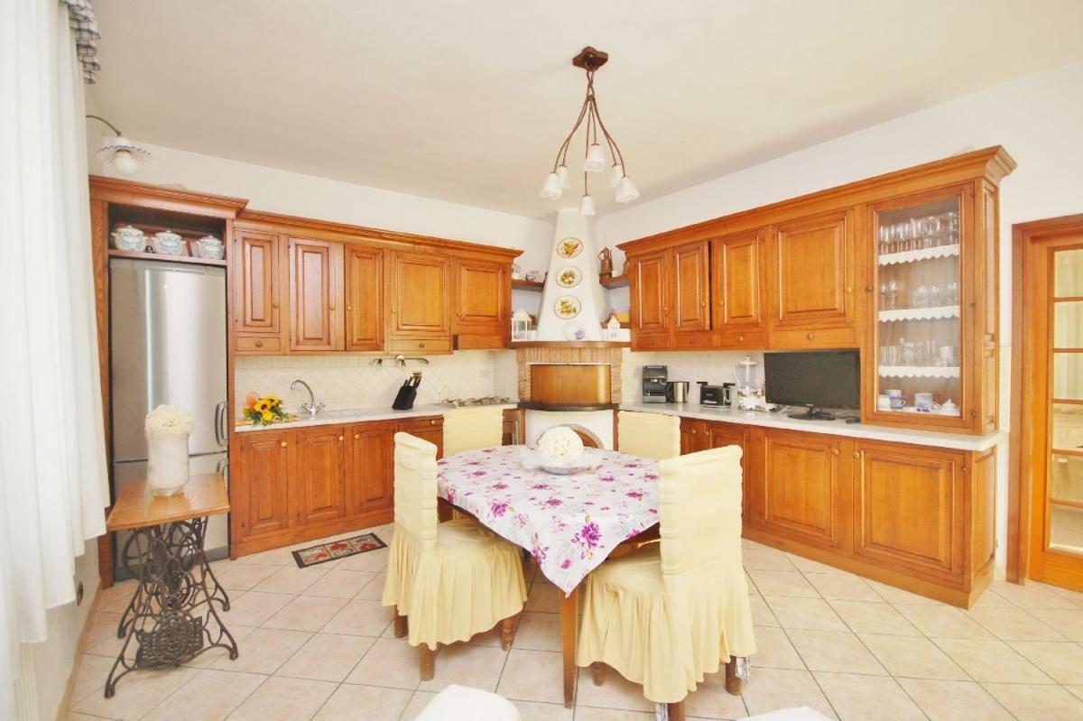 Raffinato Attico Vicino Al Mare Con Solarium Lido Di Camaiore Exterior foto