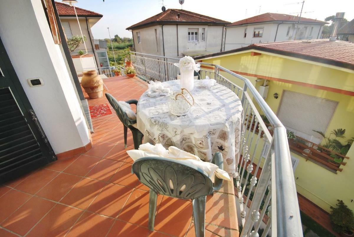 Raffinato Attico Vicino Al Mare Con Solarium Lido Di Camaiore Exterior foto