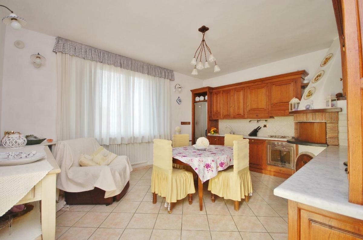 Raffinato Attico Vicino Al Mare Con Solarium Lido Di Camaiore Exterior foto