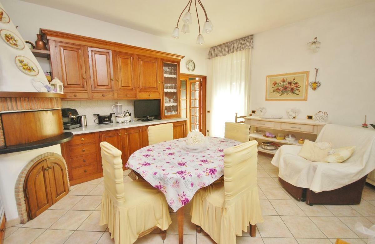 Raffinato Attico Vicino Al Mare Con Solarium Lido Di Camaiore Exterior foto