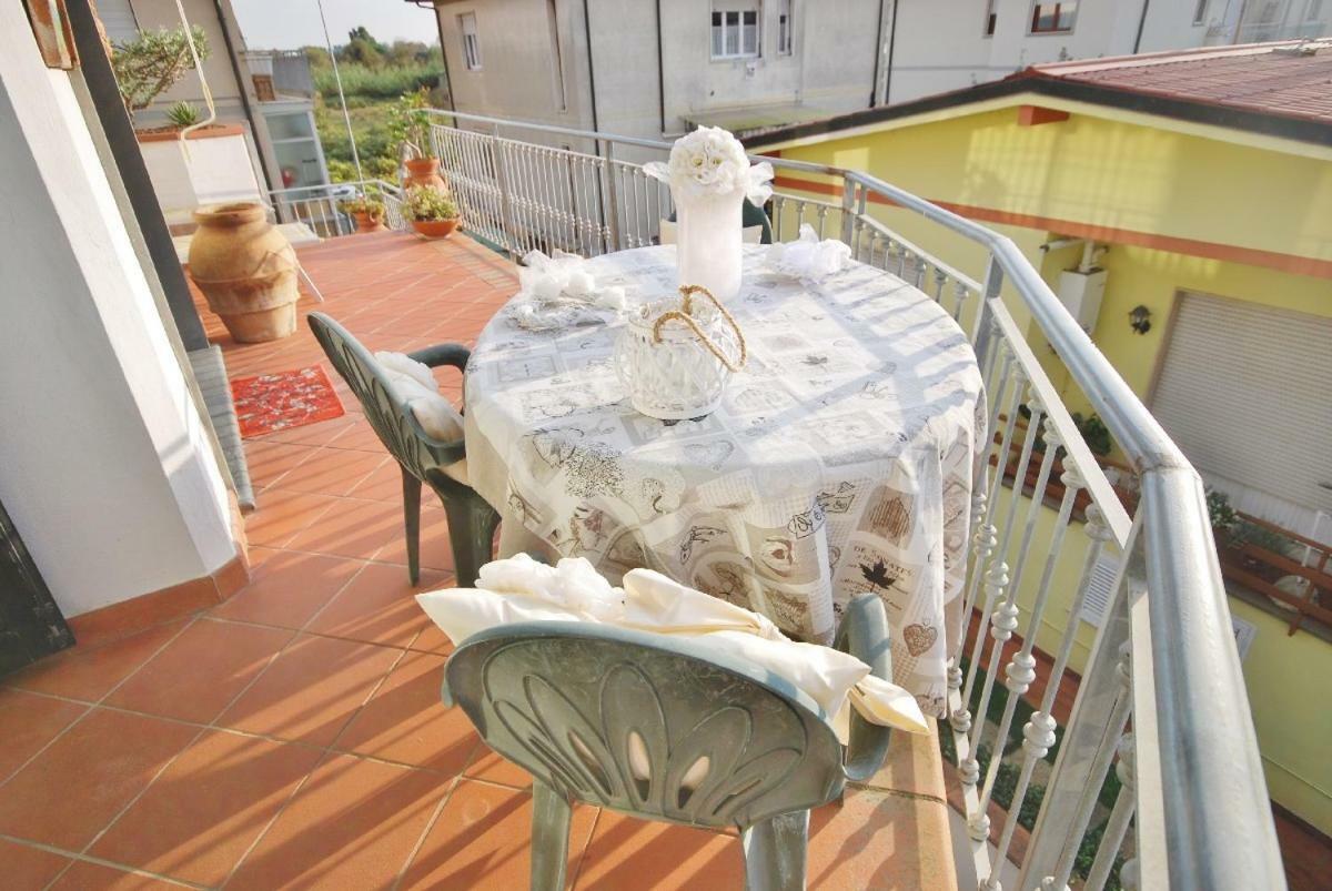 Raffinato Attico Vicino Al Mare Con Solarium Lido Di Camaiore Exterior foto